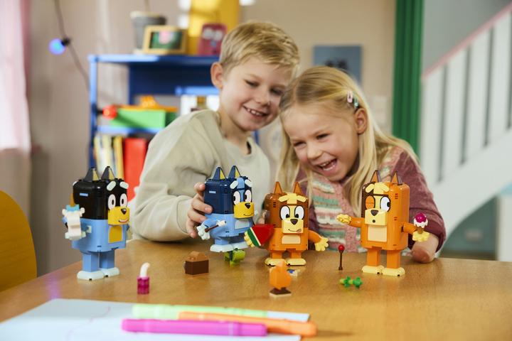 Produktbild LEGO Blueys Familie aus Steinen (11217, LEGO Bluey)