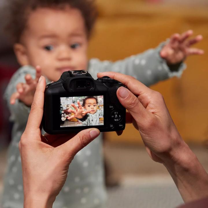 Actual product image Canon EOS R100 Kit (18 - 45 mm, 24.10 Mpx, APS-C / DX)