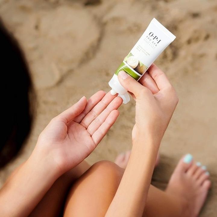 Image du produit OPI Pro Spa - Crème protectrice pour les mains, les ongles et les cuticules (118 ml)