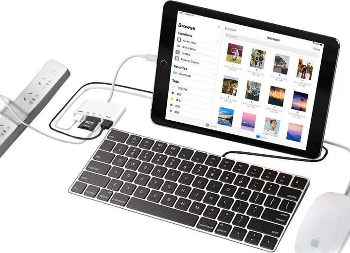 Immagine prodotto Deltalabs Lettore di schede da Lightning a SD/MicroSD e adattatore di ricarica per iPhone/iPad (Lightning, USB-A, MicroDot)