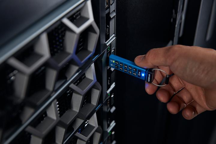 Immagine prodotto Kingston IronKey Keypad 200C (128 GB, USB-C)