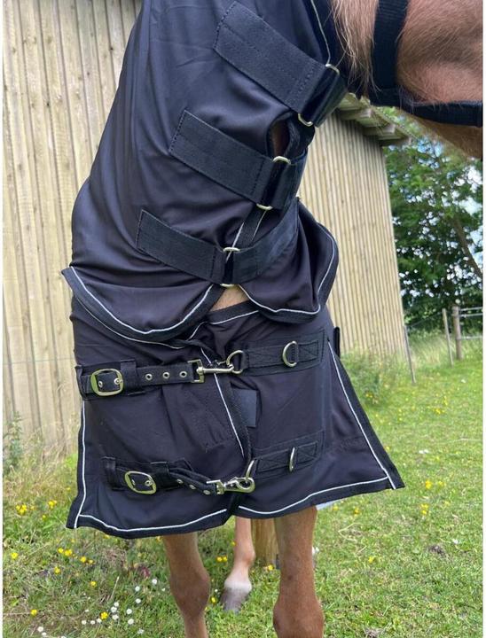 Actual product image Karlslund Anti-sweat horse rug with neck cover