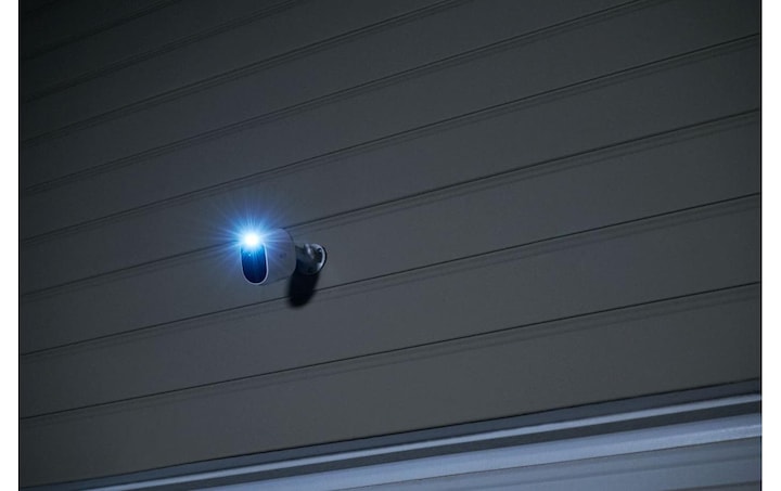 Actual product image Arlo Essential Spotlight, kit 3 cameras black (1920 x 1080 Pixels)