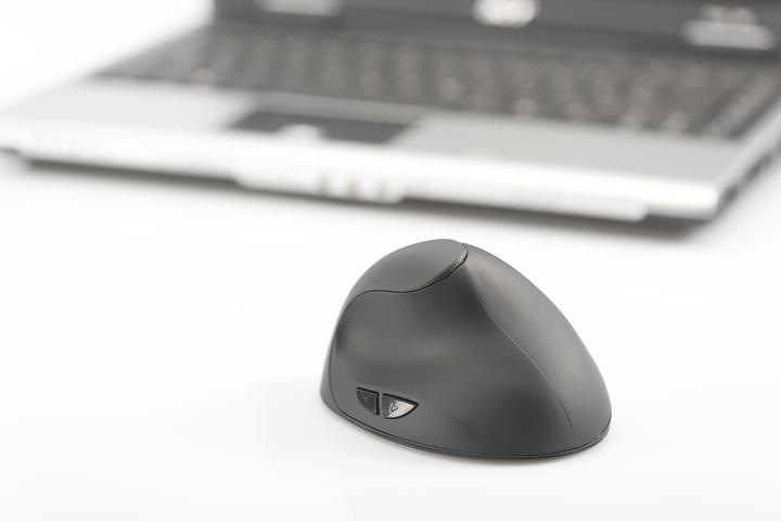 Produktbild Digitus Ergonomischer vertikaler kabelloser 6 Tasten 1600 dpi schwarz (Kabellos)