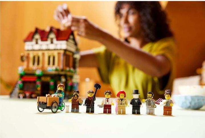 Produktbild LEGO Eckhaus im Tudorstil (10350, LEGO Icons, LEGO Seltene Sets)