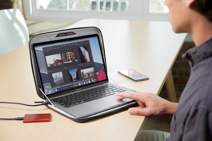 Actual product image TwelveSouth SuitCase (16", Apple)