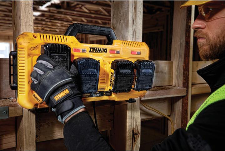 Immagine prodotto DeWalt Caricabatterie XR multi-tensione a 4 porte da 8A (10.8 V)
