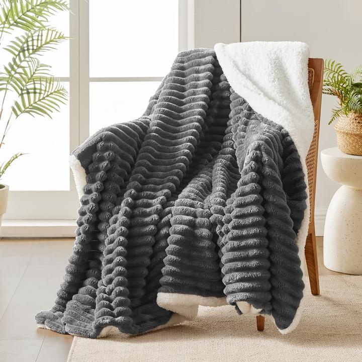 Produktbild Wave Sherpa Kuscheldecke, 220 x 240 cm