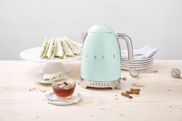 Actual product image Smeg 50's retro style with temperature control (1.70 l, EU plug)