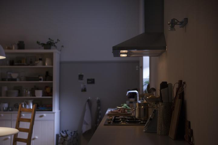 Actual product image Philips Candle (E14, 2.10 W, 250 lm, 1 x, E)