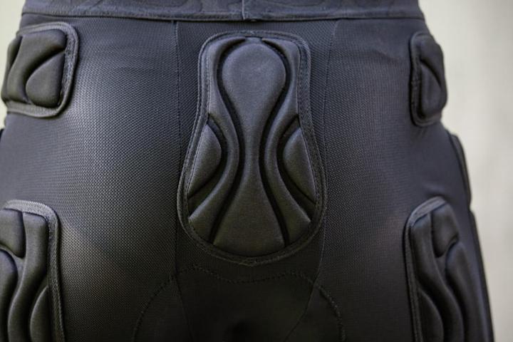 Actual product image Bluegrass Bicycle Wolverine (L, Protector shorts, Unique specimen)