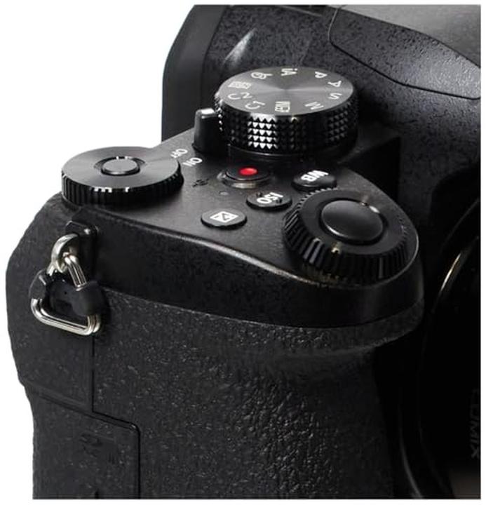 Actual product image Panasonic Lumix DC-G90 + 12-60mm f/3.5-5.6 - Zwart (12 - 60 mm, 20.30 Mpx, 4/3)