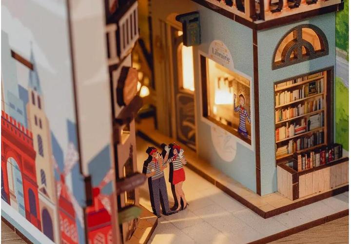 Actual product image Revell Paris: Tiny Adventures Book Nook