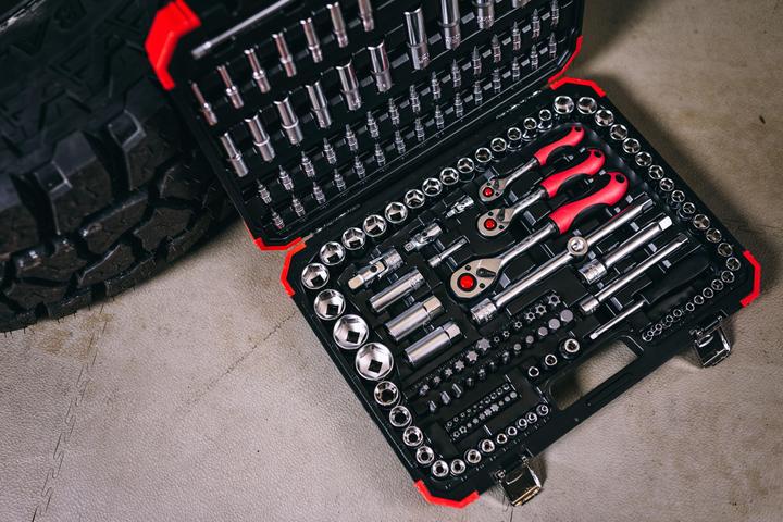 Produktbild Gedore Red red Steckschlüsselsatz, 172-teilig, Mit Umschaltknarre, Ratschen, Steckschlüssel und Bitsatz (10 mm, 27 mm, 15 mm, 30 mm, 8 mm, 9 mm, 20 mm, 25 mm)