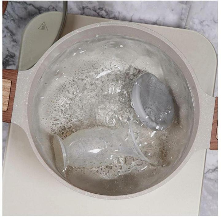 Actual product image Haakaa 100ml Silicone Breast Pump with Suction Base & Silicone Cap