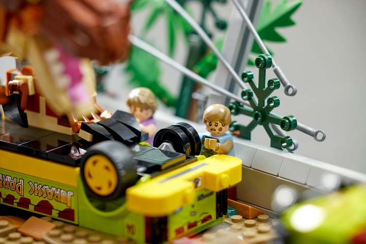 Immagine prodotto LEGO L'epidemia del T. Rex (76956, Set LEGO rari)