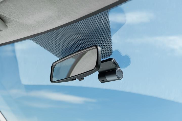 Produktbild NavGear Kompakte 4K-Dashcam mit Full-HD-Heckkamera, G-Sensor, Parkwächter, App (Eingebautes Display, GPS-Empfänger, Beschleunigungssensor, Eingebautes Mikrofon, 4K)