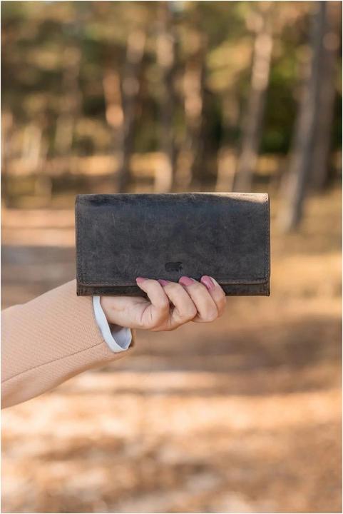 Actual product image Bear Rock Cow Lavato Leather Wallet