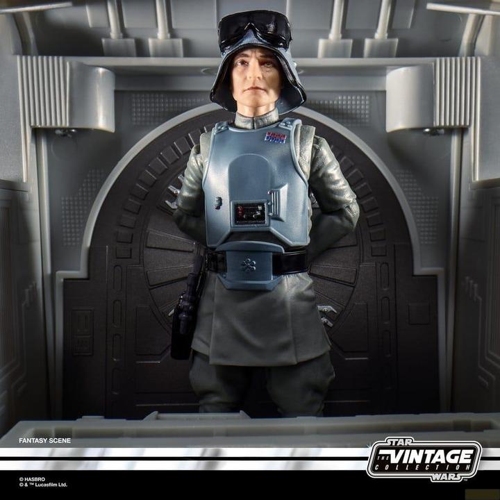 Actual product image Hasbro Star Wars Episode V Vintage Collection figurine General Veers (AT-AT Commander) 10 cm