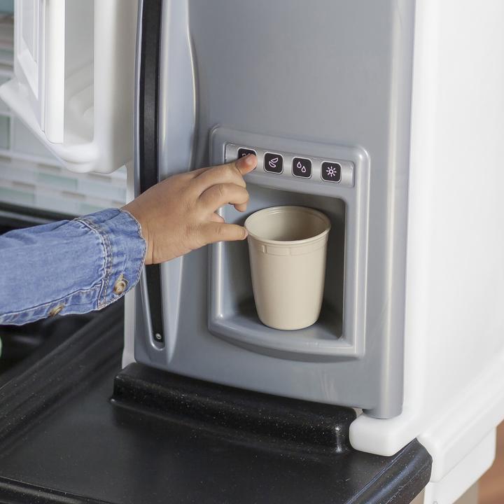 Actual product image Step2 Lifestyle Dream Kitchen