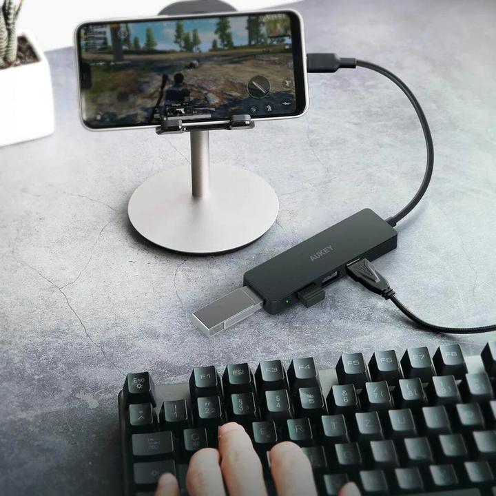 Actual product image Aukey CB-C64 Interface Hub Black Grey (USB-C, 4 ports)