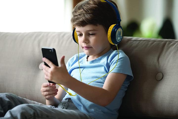 Actual product image Lexibook Batman - Kids Safe Stereo Headphones (HP015BAT)