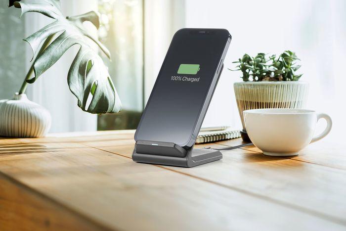 Immagine prodotto Cellularline Easy Stand wireless charger - Apple, Samsung and other Wireless Smartphones Supporto di ricarica wir (10 W)