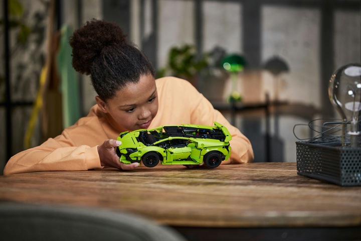 Actual product image LEGO 42161 Lamborghini Huracán Tecnica (42161, LEGO Technic)