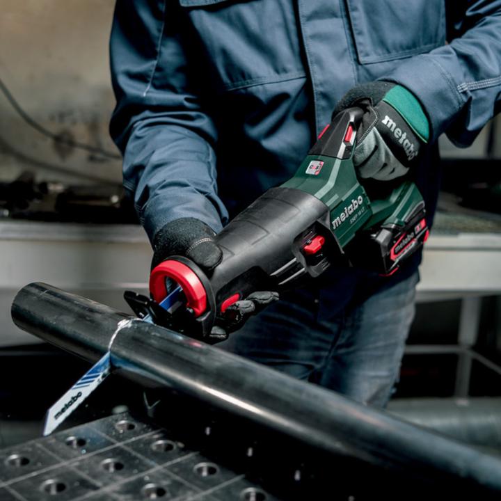 Image du produit Metabo SSEP 18 LT Scie sabre sans fil 18 V 32 mm + 2x batterie LiHD 10,0 Ah + chargeur + Metabox