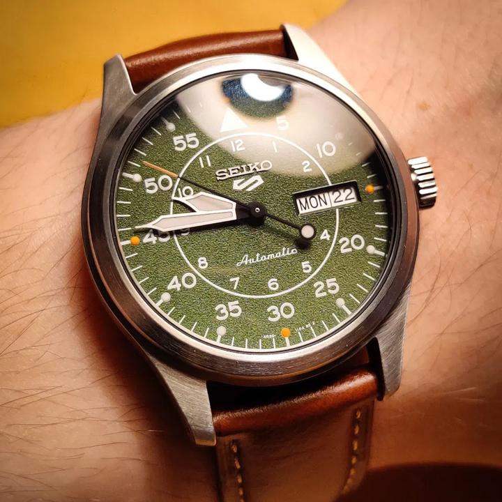 Actual product image Seiko 5 Sports (Analogue wristwatch, 39 mm)