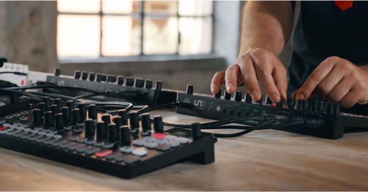 Produktbild IK Multimedia UNO Synth PRO X