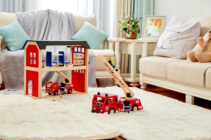 Actual product image Pintoy Fire engine