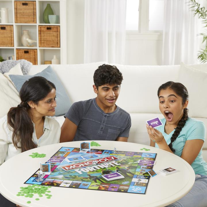 Produktbild Monopoly Fortnite Sammlerausgabe (Deutsch, Türkisch, Spanisch, Rumänisch, Norwegisch, Tschechisch, Polnisch, Kroatisch, Niederländisch, Slowenisch, Finnisch, Ungarisch, Dänisch, Schwedisch, Italienisch, Arabisch, Bulgarisch, Portugiesisch, Englisch, Slowakisch, Lettisch)