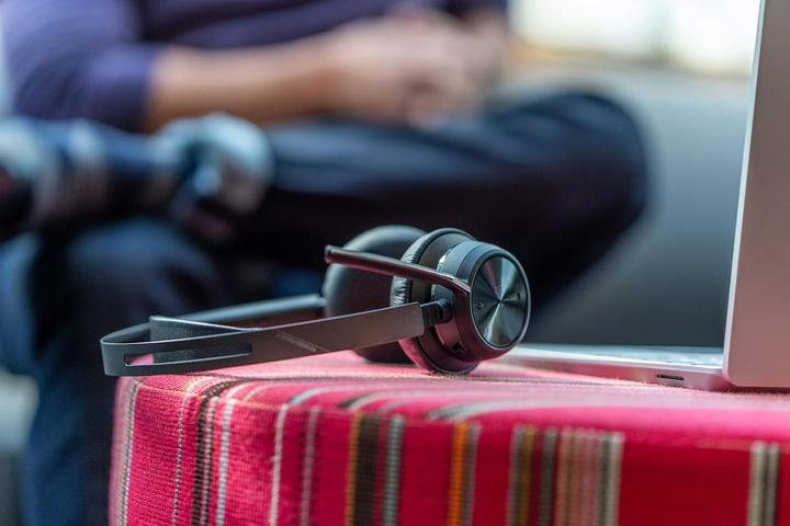 Produktbild Poly Voyager Focus 2-M USB-C-C Headset USB-C/A Adapter Customer Special 1 (Kabelgebunden, Kabellos, USB-C, Microsoft Teams)