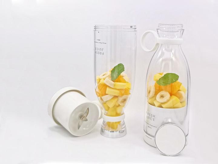 Produktbild Vitaliano Mixer Smoothie Maker to go, 350 ml, deutsche Anleitung, kabellos tragbar in Flaschenform & USB Lade (50 W)