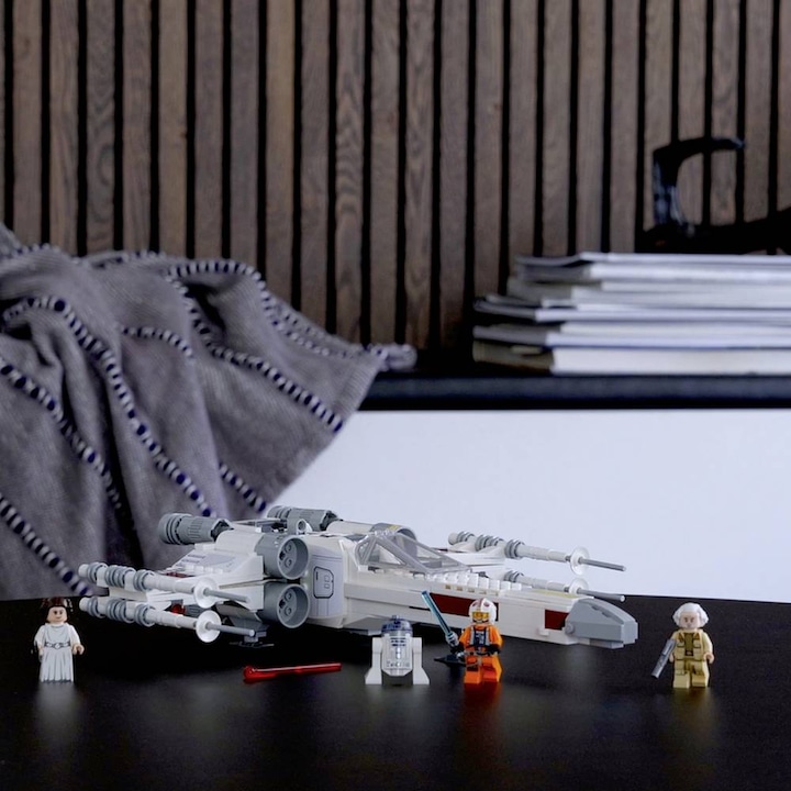 Actual product image LEGO Luke Skywalker's X-Wing Fighter (75301, LEGO Star Wars)