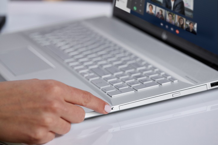 Actual product image HP 17-CE0001NG - 128GB+1TB - 6JA08EA#ABD (17.30", Intel Core i5-8265U, 8 GB, 128 GB, DE)