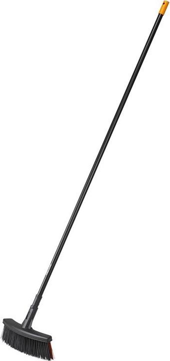 Actual product image Fiskars Universal yard broom M, 1025921 (1 pcs.)