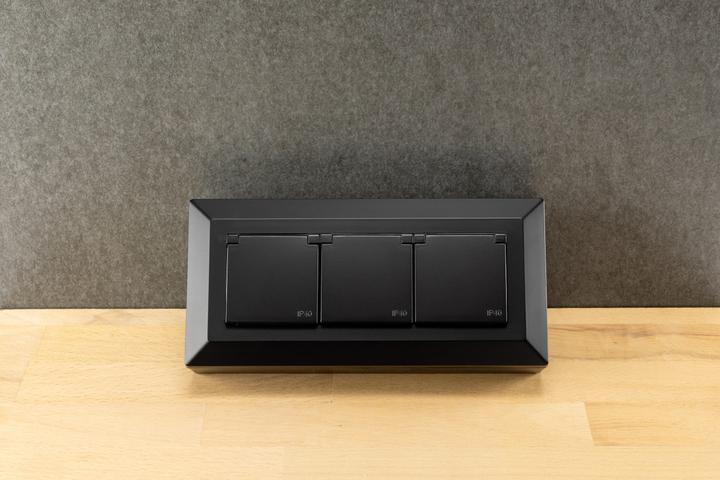 Produktbild Chilitec Steckdosenblock 23933, 3-fach, mit Schutzklappen, 250V/16A, schwarz (3x, CEE 7/3)