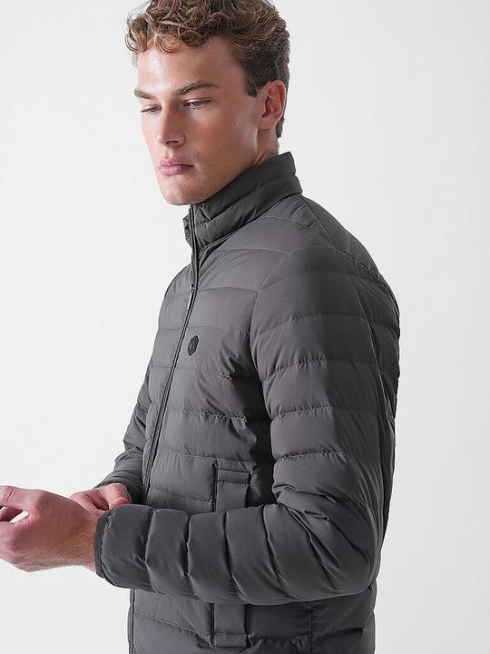 Produktbild Emporio Armani Leichtsteppjacke ESSENTIAL (52)