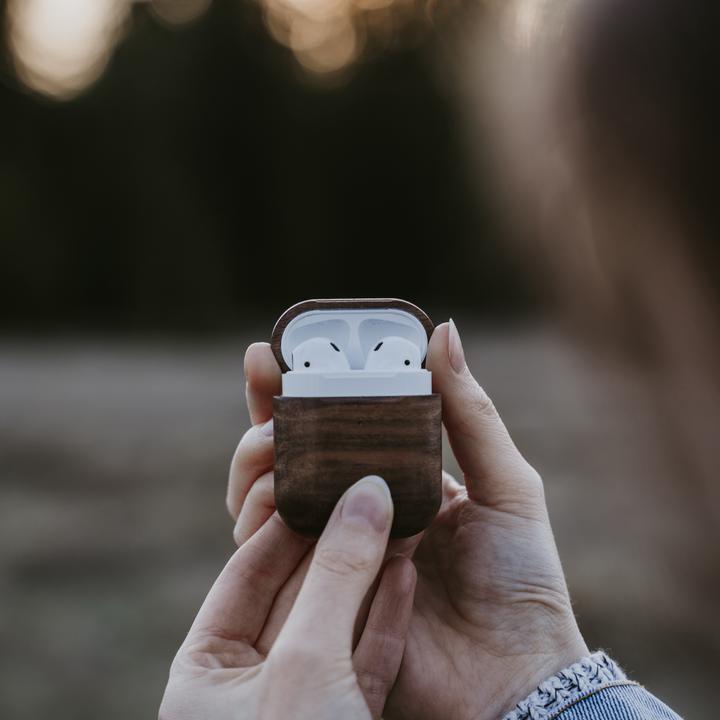 Image du produit Oakywood AirPods Case - Holzetui für AirPods-Kopfhörer - Walnuss / AirPods 1/2 - (Couvercle de l'étui de chargement)