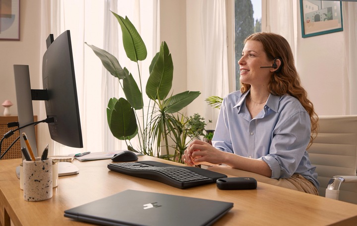 Actual product image Poly Voyager Legend 50-M (Wireless, USB-C)