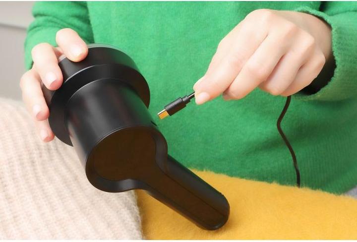 Actual product image Eldom TORI rechargeable and mains-powered clothes shaver