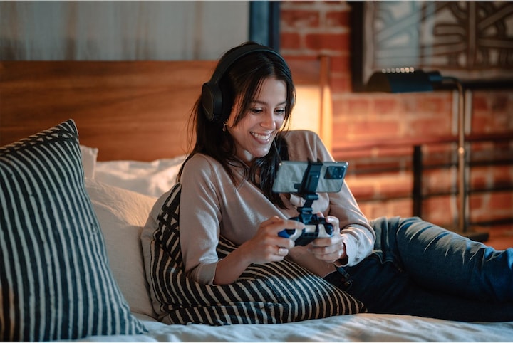 Produktbild Microsoft Xbox Wireless Controller - Shock Blue (PC, Xbox One X, Xbox Series X, Xbox One S, Xbox Series S)