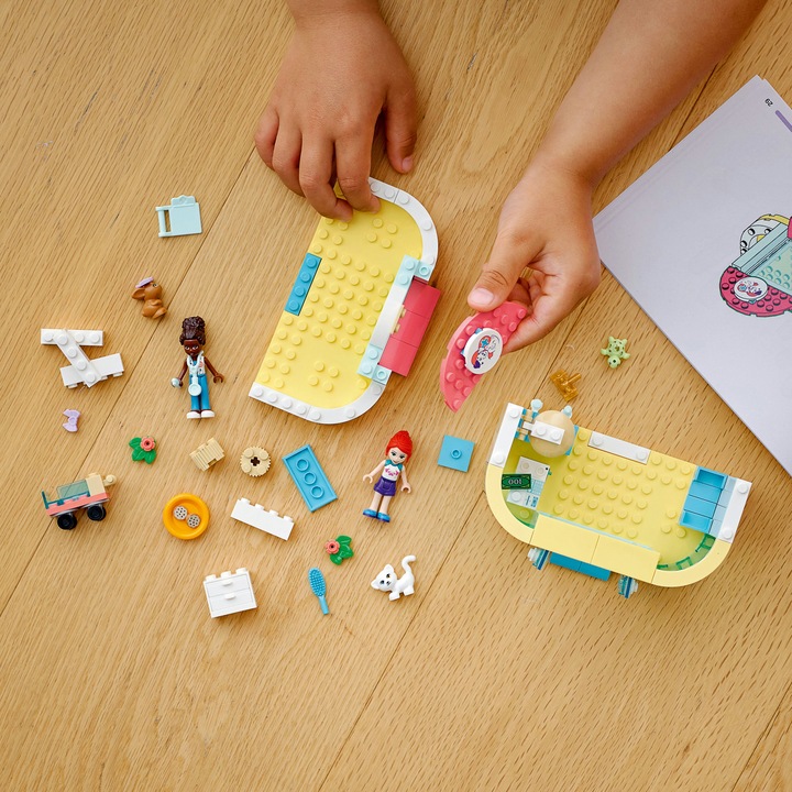 Actual product image LEGO Veterinary clinic (41695, LEGO Friends)
