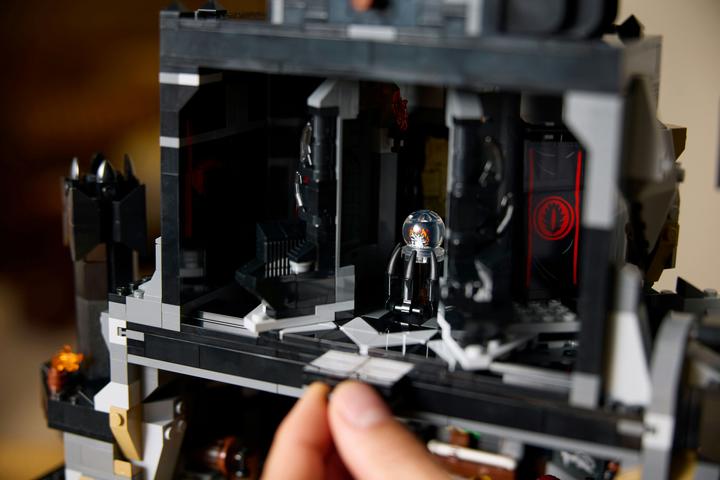 Immagine prodotto LEGO Il Signore degli Anelli: Barad-dûr (10333, LEGO Icons, Set LEGO rari)