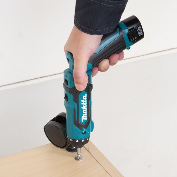 Actual product image Makita Screwdriver (Rechargeable battery operated)