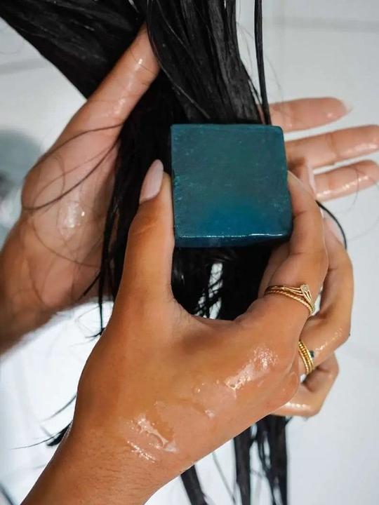 Actual product image Green Room Shampoo & Conditioner Set Color Correction Green (Solid shampoo)