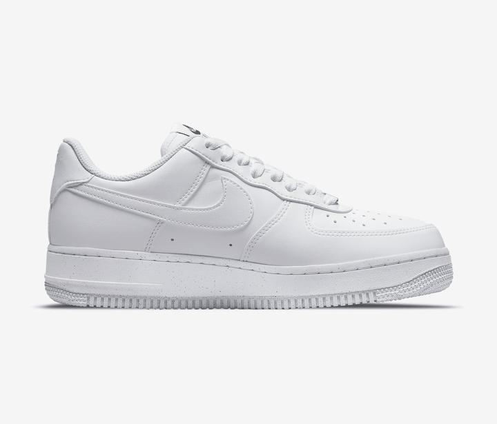 Produktbild Nike AIR FORCE 1 07 DAMEN (42)
