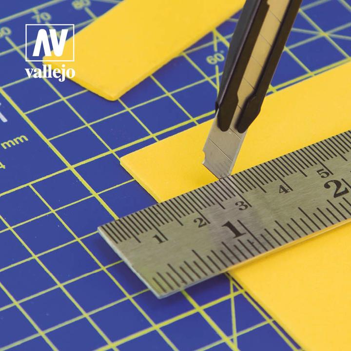 Actual product image Vallejo Slim Snap-Off Knife & 10 Blades (T06011)